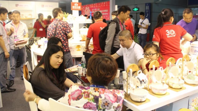 扑克之星隆沉亮相第二十二届中国（丽江）国际礼物展