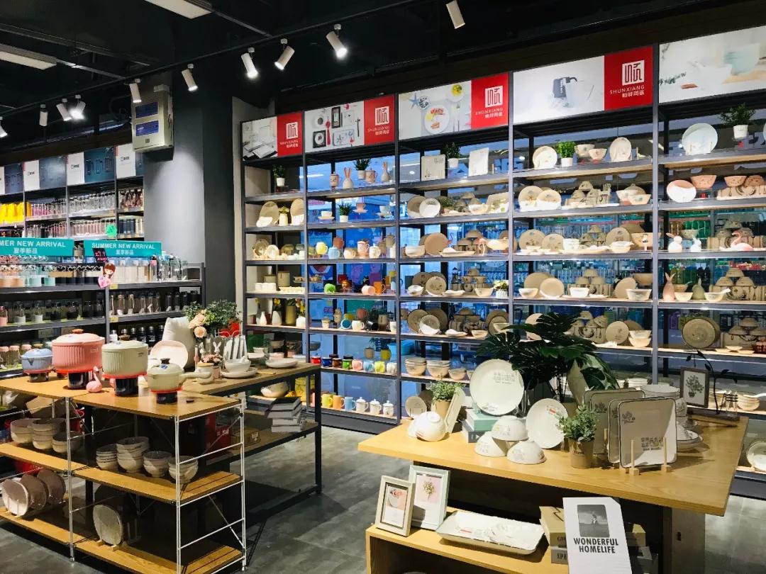 【沉磅新闻】扑克之星，河南世纪星形象店，“新装”亮相！